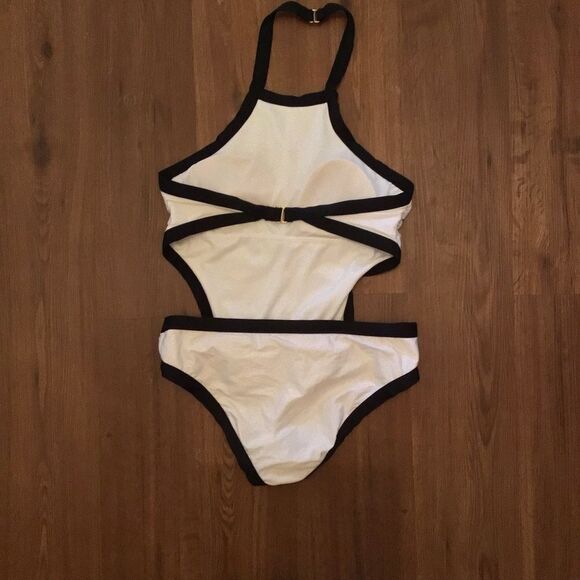 Gianni Bini White Black Cut Out One Piece Swim - Picture 5 of 8